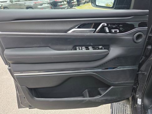 New 2026 Jeep Grand Wagoneer Summit w/ Premium Group III image 16