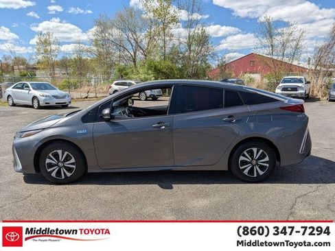 Used 2018 Toyota Prius Prime Plus w/ Carpet Mat Package FWD image 6