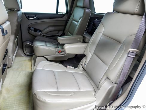 Used 2017 GMC Yukon SLT w/ Premium Edition image 11