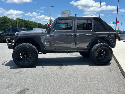 Used 2019 Jeep Wrangler Unlimited Sport image 7