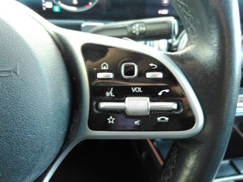 Used 2021 Mercedes-Benz GLB 250 w/ Premium Package image 35