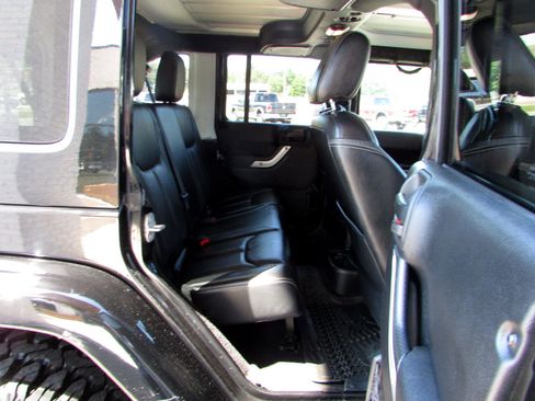 Used 2016 Jeep Wrangler Unlimited Sahara w/ Connectivity Group image 12
