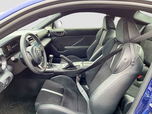 Used 2024 Toyota GR86 Premium w/ Performance Package image 21