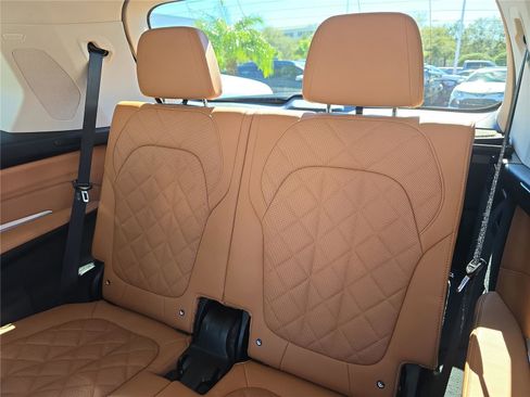 Certified 2023 BMW X7 xDrive40i w/ Premium Package image 10