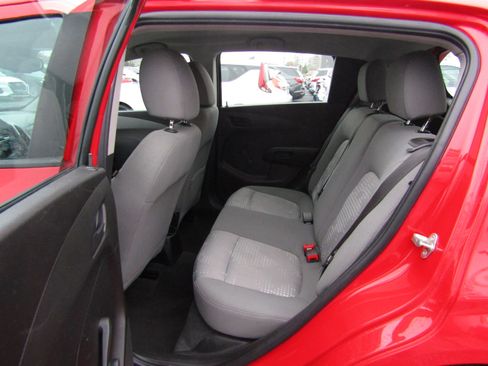 Used 2020 Chevrolet Sonic LT image 17