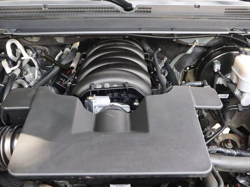 Used 2019 Chevrolet Suburban LT RWD image 40