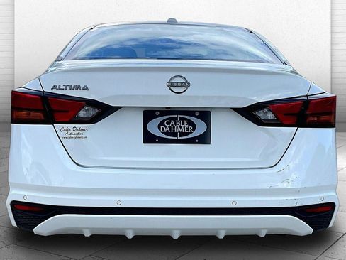 Used 2025 Nissan Altima 2.5 SV FWD image 6