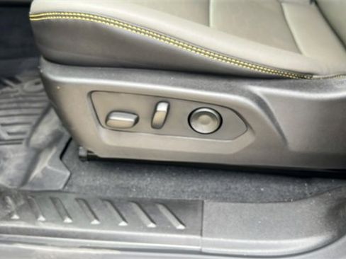 Used 2025 Chevrolet Colorado ZR2 w/ Technology Package image 17