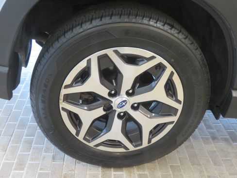 Used 2023 Subaru Forester Premium AWD/4WD image 9