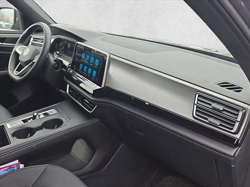 Used 2024 Volkswagen Atlas Cross Sport SE image 20