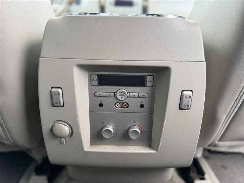 Used 2010 Lincoln Navigator 4WD image 23