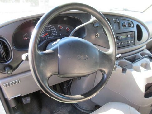 Used 2001 Ford E-350 and Econoline 350 Super Duty RWD image 10