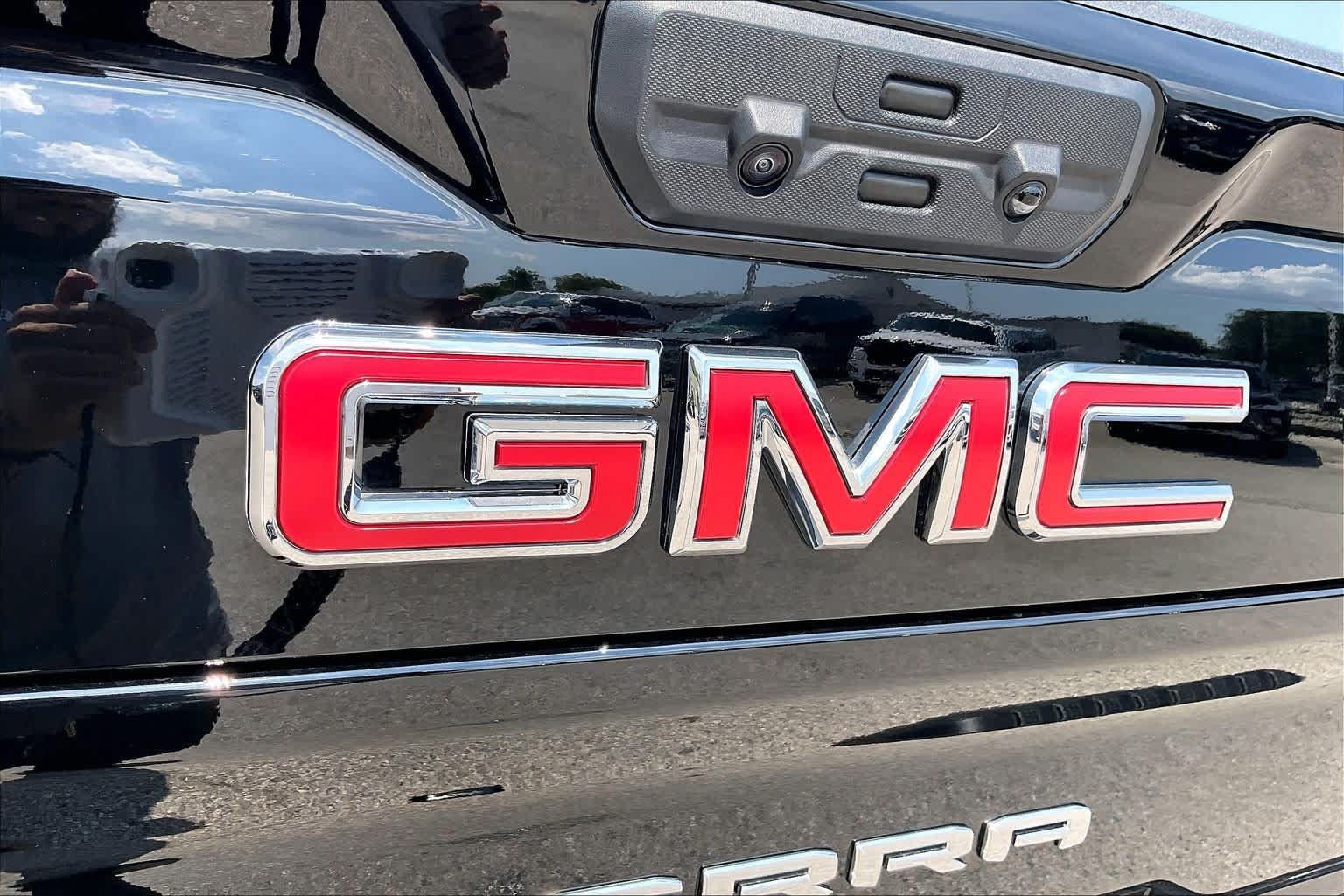 Used 2026 GMC Sierra 2500 AT4 w/ AT4 Premium Plus Package AWD/4WD image 31