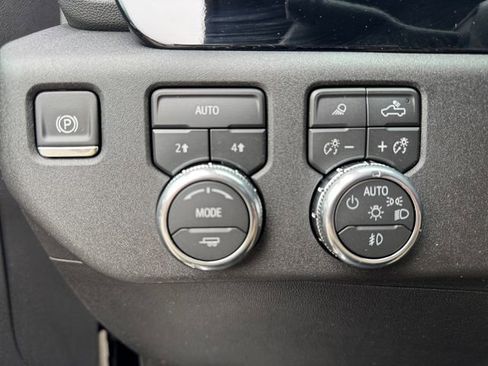 Used 2026 GMC Sierra 1500 SLT AWD/4WD image 18