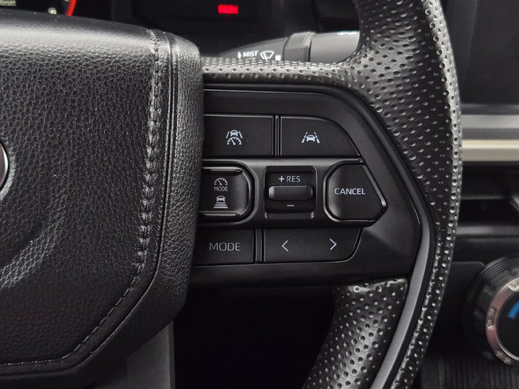 Used 2025 Toyota Tacoma SR5 AWD/4WD image 21