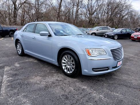 Used 2013 Chrysler 300 image 3