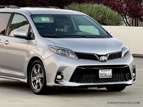Used 2018 Toyota Sienna SE Premium image 10