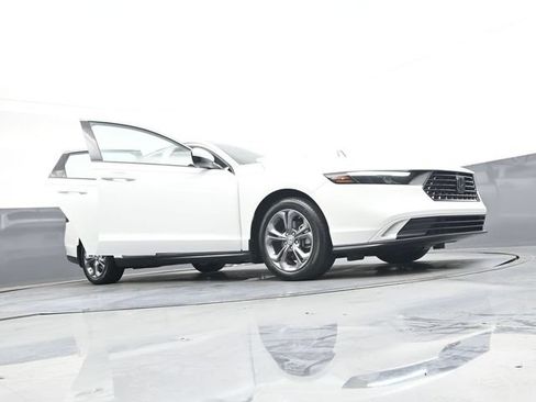 Used 2024 Honda Accord EX image 40