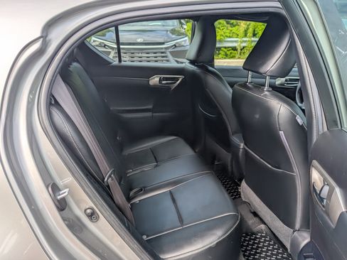 Used 2017 Lexus CT 200h FWD image 13