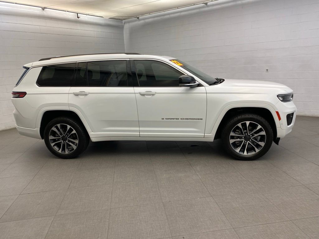 Used 2022 Jeep Grand Cherokee L Overland w/ Luxury Tech Group IV RWD image 11