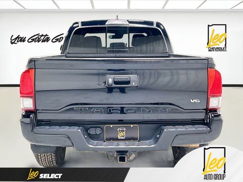 Used 2018 Toyota Tacoma TRD Off-Road image 6