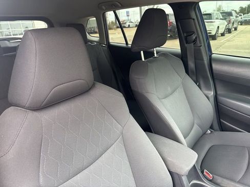 Used 2022 Toyota Corolla Cross LE AWD/4WD image 23