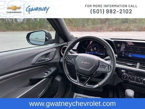 Used 2025 Chevrolet Trax RS w/ Driver Confidence Package image 24