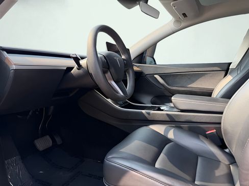 Used 2021 Tesla Model Y 2WD image 2