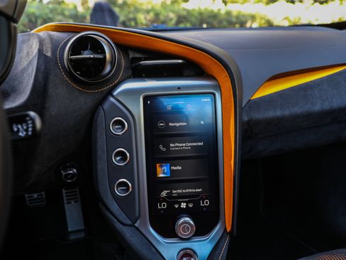Used 2024 McLaren 750S Spider RWD image 20