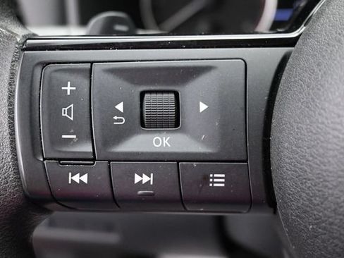 Used 2023 Nissan Rogue SV FWD image 17