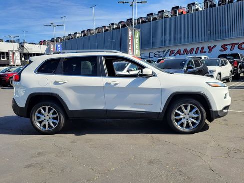 Used 2018 Jeep Cherokee Limited FWD image 62