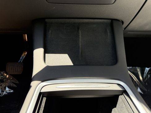 Used 2024 Tesla Model Y 2WD image 30