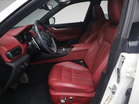 Certified 2023 Maserati Levante GT AWD/4WD image 13