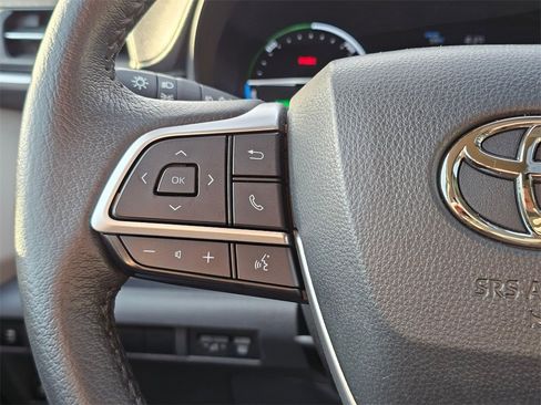 Certified 2024 Toyota Sienna XLE image 32