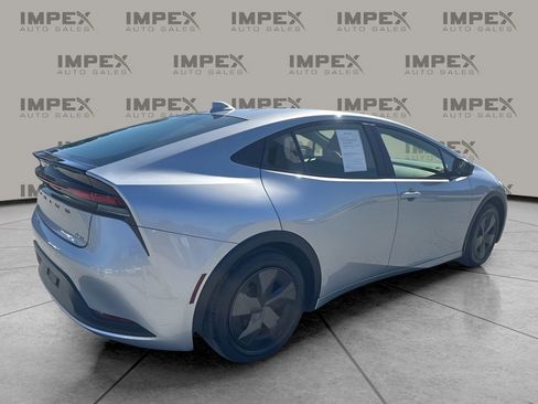 Used 2024 Toyota Prius LE image 5
