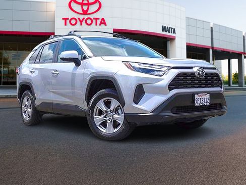 Used 2025 Toyota RAV4 XLE AWD/4WD image 1