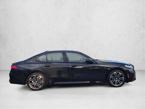 Used 2025 BMW 530i w/ M Sport Package RWD image 4