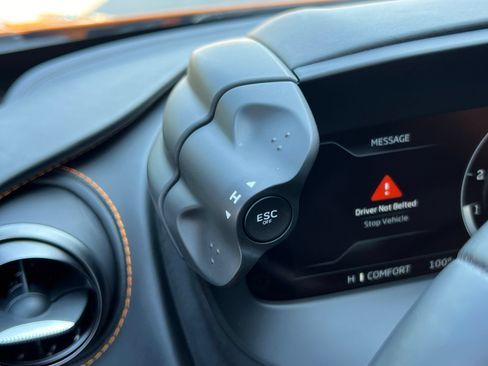 Used 2025 McLaren 750S Spider RWD image 29
