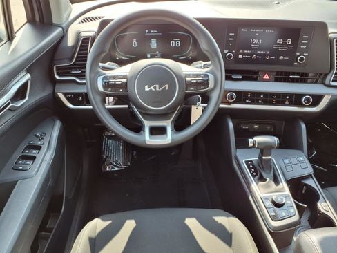 Used 2023 Kia Sportage LX image 3