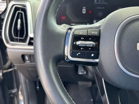 Used 2024 Kia Sorento S FWD image 11
