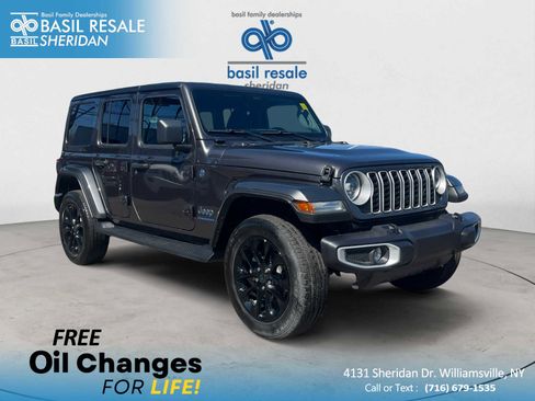 Used 2025 Jeep Wrangler Sahara image 1