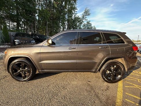 Used 2014 Jeep Grand Cherokee Altitude image 3