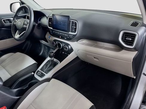 Used 2024 Hyundai Venue SEL image 30