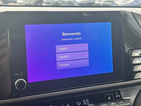 Used 2025 Toyota Camry LE w/ Convenience Package image 20