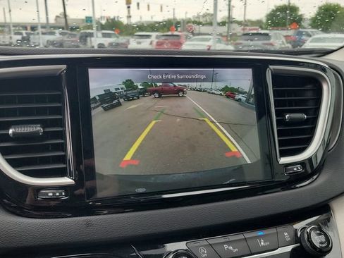 Used 2024 Chrysler Pacifica Touring-L FWD image 26