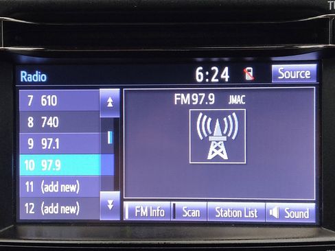 Used 2018 Toyota RAV4 LE FWD image 25
