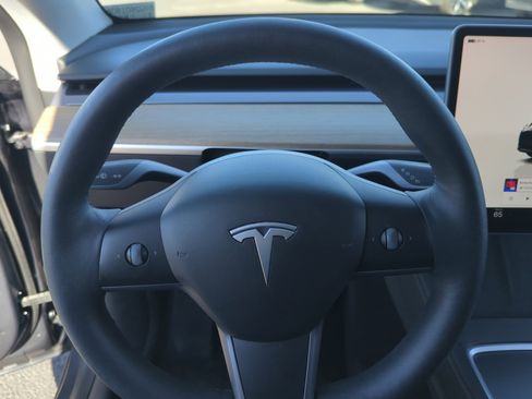 Used 2022 Tesla Model Y Performance image 9
