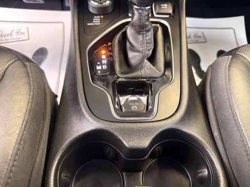 Used 2019 Jeep Cherokee Limited AWD/4WD image 19