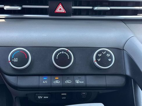 Certified 2025 Hyundai Elantra SE FWD image 22