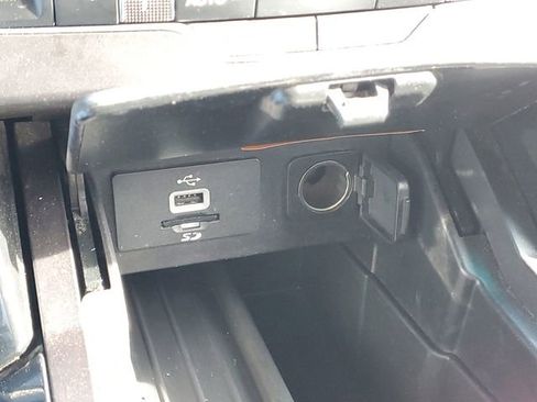 Used 2016 Ford Explorer XLT w/ Equipment Group 202A image 27